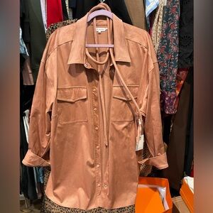 NWT Good American size 6 salmon pink suede like snap shacket shirt with tie